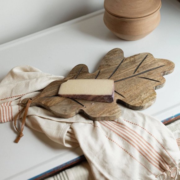 Oak Leaf Wood Cutting Board - Picture 3 of 4